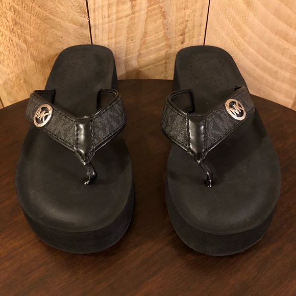 michael kors flip flop sandals